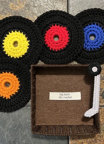 5 Creative Vinyl Record Free Crochet Patterns