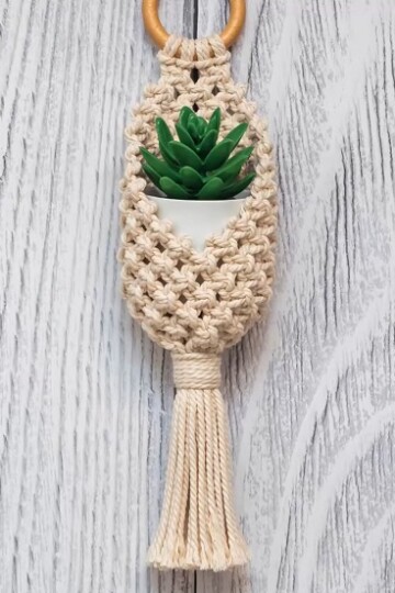9 Macrame Pod Plant Hanger Free Patterns