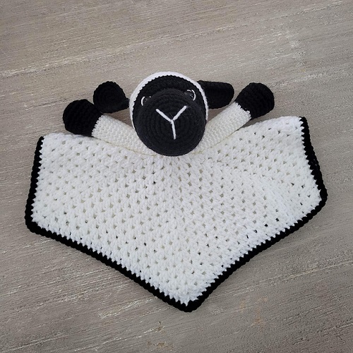 A cute little lamb lovey