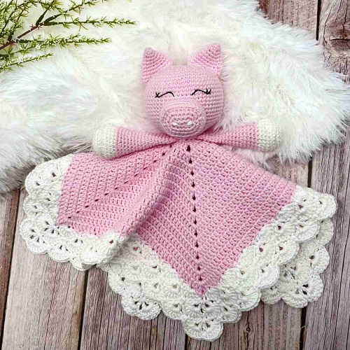 A lovely pig crochet lovey