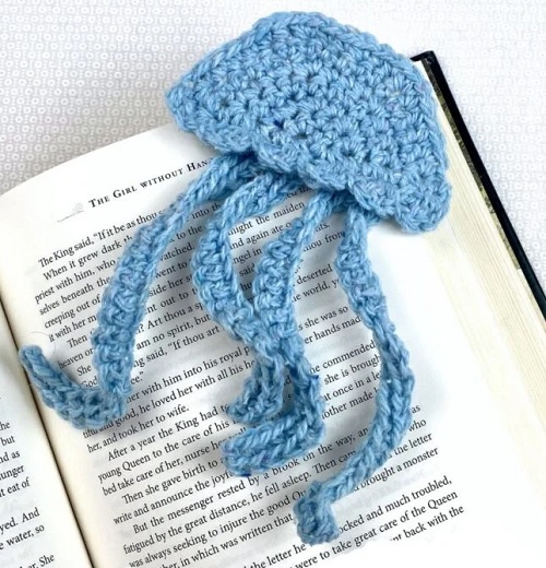 Free Blue Jellyfish Bookmark Crochet Pattern
