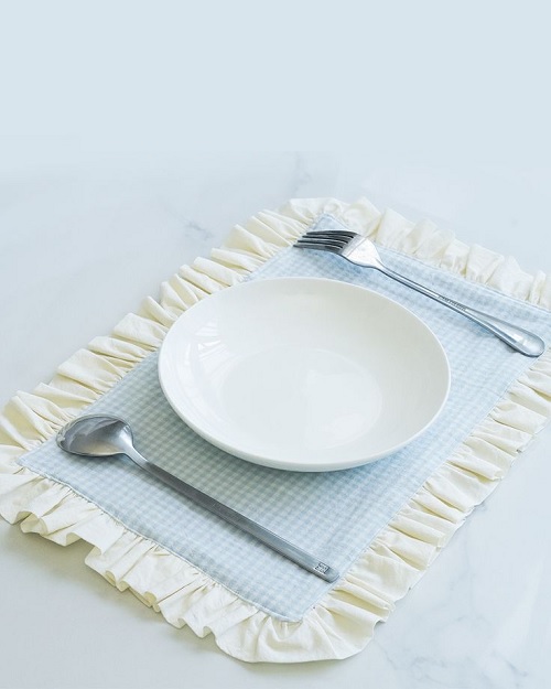 DIY Ruffled Placemats