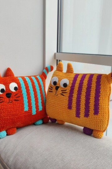 15 Cat Pillow Free Crochet Patterns