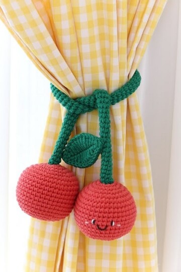 9 Unique Curtain Holder Free Crochet Patterns