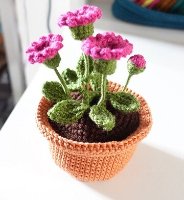 15 Crochet Flowering Houseplants Free Patterns