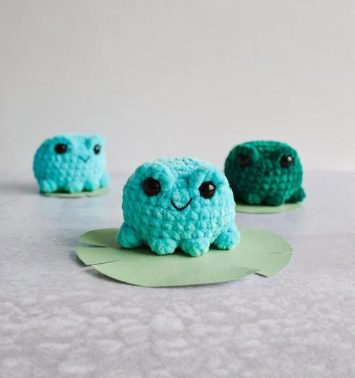 Pocket Frog Free Amigurumi Crochet Pattern